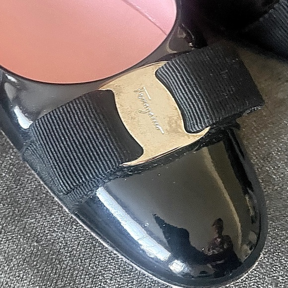 Salvatore Ferragamo Black Patent Leather Vara Bow Shoes 8.5 AA - Picture 3 of 10